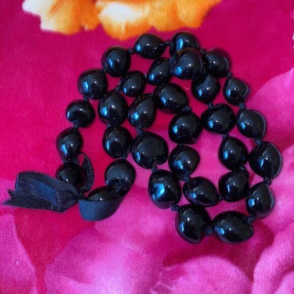 2 Hawaiian Necklaces Maui’s Fish Hook and Kukui Nut Lei - Picture 4 of 5